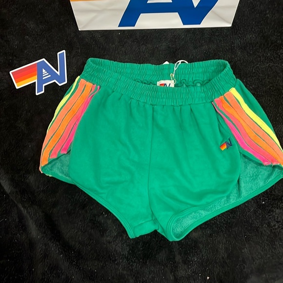 - NWT Aviator Nation 5 Stripe shorts KELLY GREEN Large - Picture 1 of 4